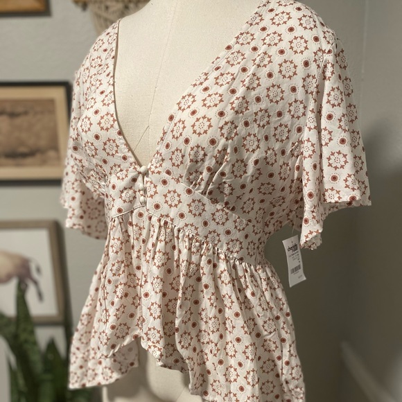 NWT Open Front Blouse with Button Detail - Picture 7 of 8